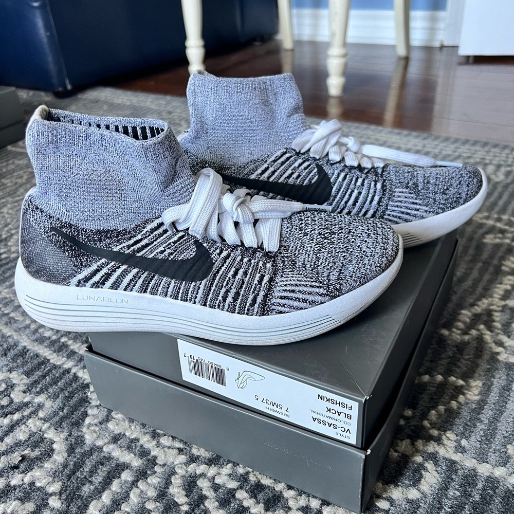 Nike size 7 Lunar Epic Sneakers